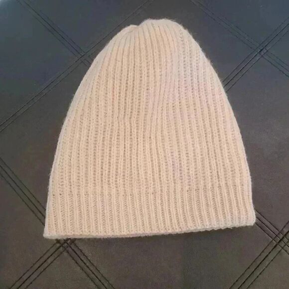 D&Y Women's Pale Pink Acrylic Cable Knit Cuffed or Slouchy Beanie - Picture 4 of 6